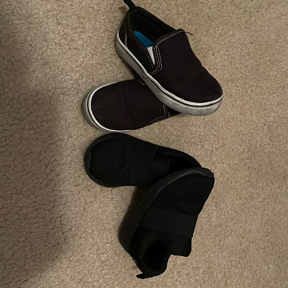 CHILDRENS UNISEX PLAY SHOES 👟Bundled 2 pair